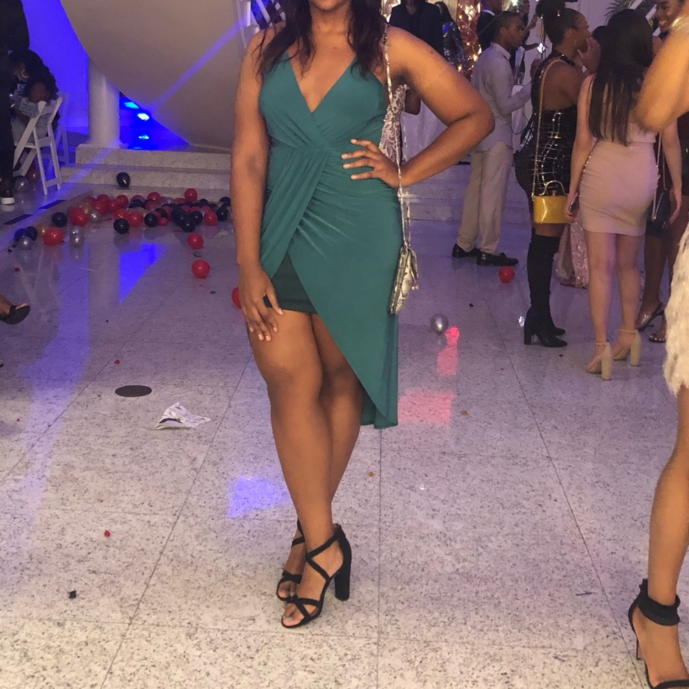 Fitted, curvy dress!